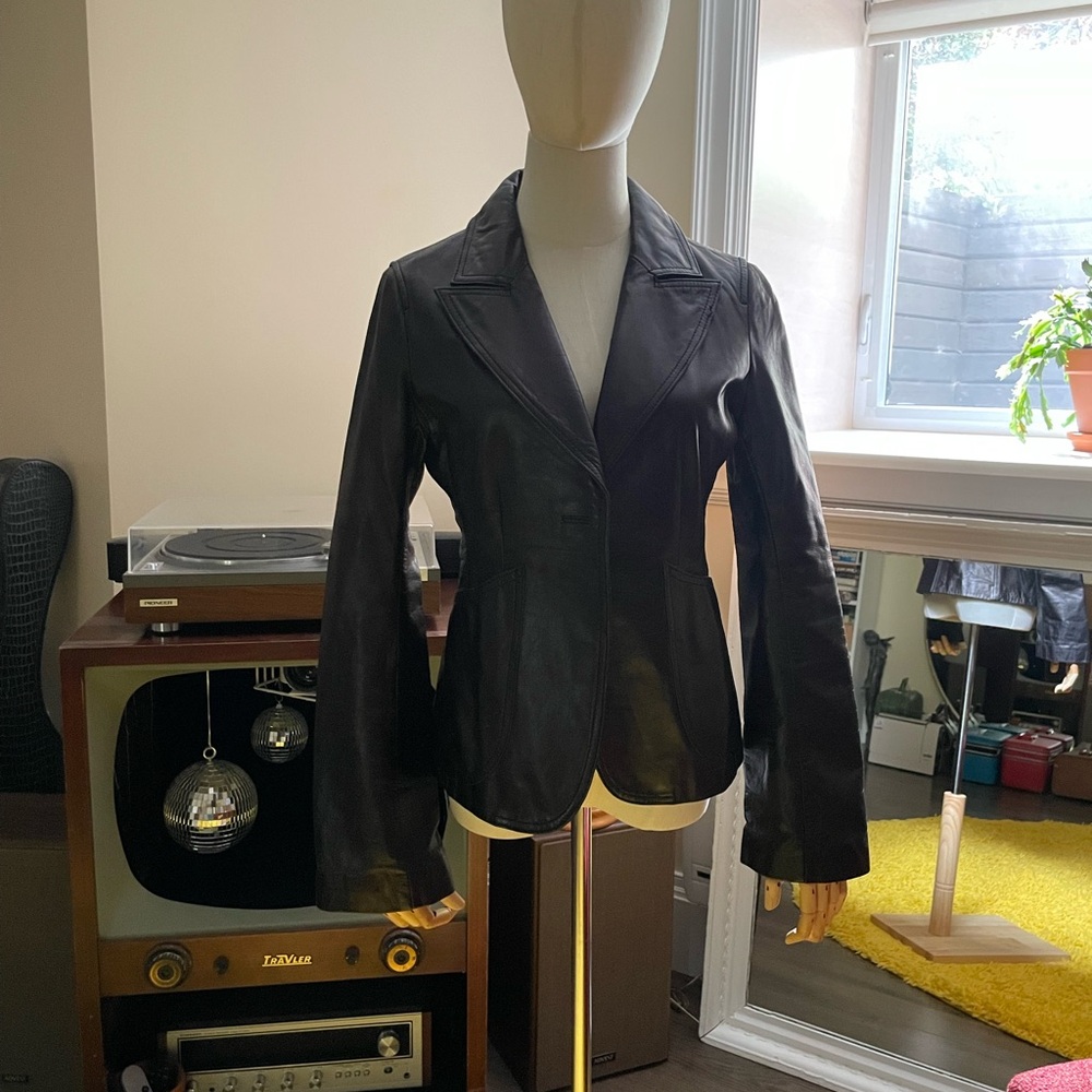 Vintage Women's Black Leather Jacket